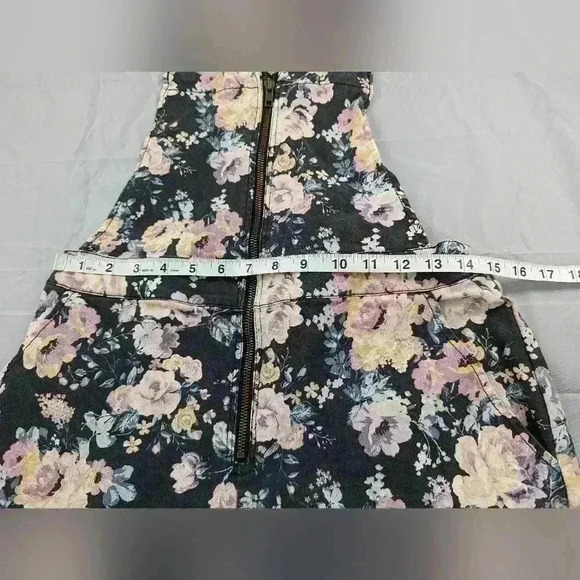 Wild Fable Womens V-Neck Floral Print Zip Front Denim Shortalls Dark Wash Size S - Picture 5 of 13
